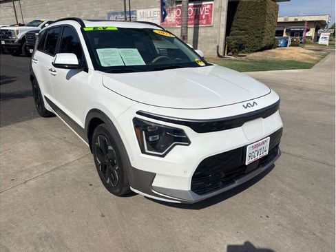 Used 2023 Kia Niro Wave FWD image 3