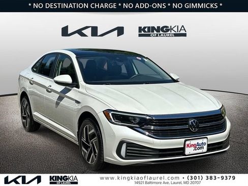 Used 2024 Volkswagen Jetta SEL FWD image 1