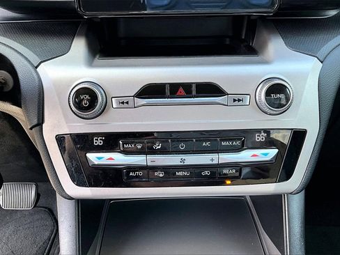 Used 2021 Ford Explorer 4WD w/ Class III Trailer Tow Package image 17