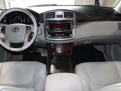 Used 2011 Toyota Avalon FWD image 12