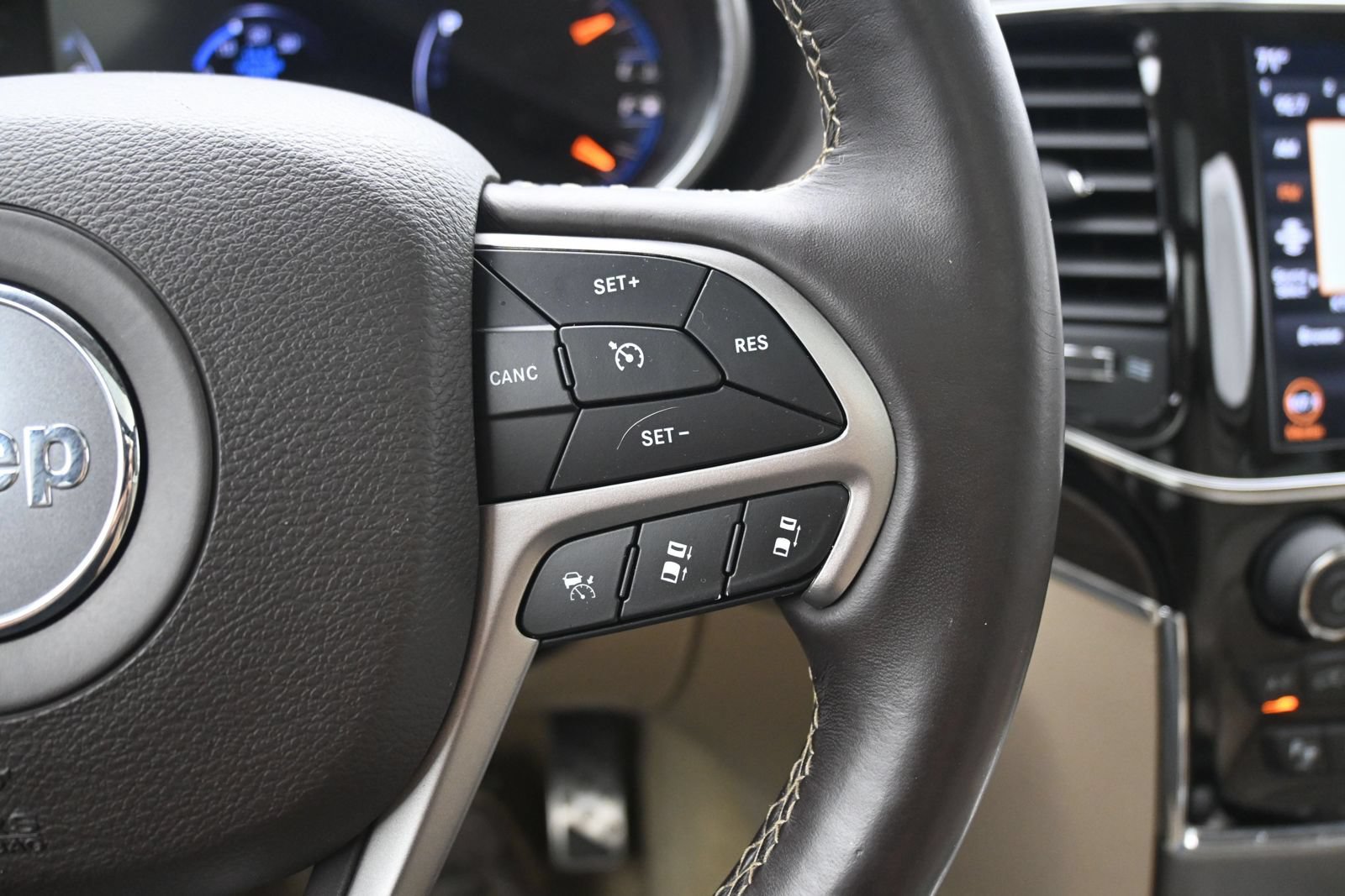 Used 2021 Jeep Grand Cherokee Overland w/ Protech Group AWD/4WD image 22