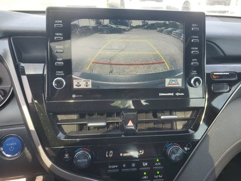 Used 2021 Toyota Camry SE w/ Cold Weather Package FWD image 19
