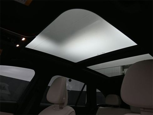 New 2025 Mercedes-Benz GLC 300 image 2