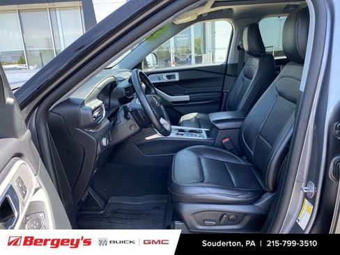 Used 2021 Ford Explorer Limited w/ Equipment Group 301A AWD/4WD image 21
