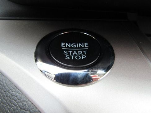 Used 2024 Ford Explorer XLT w/ Equipment Group 202A AWD/4WD image 17