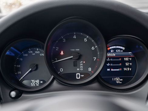 Certified 2026 Porsche Macan AWD/4WD image 9