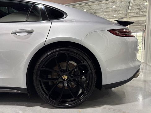 Used 2018 Porsche Panamera RWD image 85