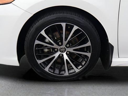 Certified 2020 Toyota Camry SE image 10