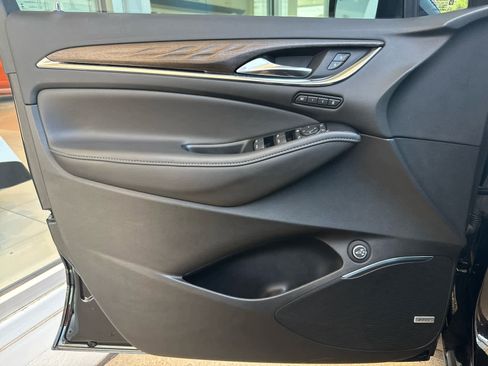 Used 2023 Buick Enclave Avenir image 15