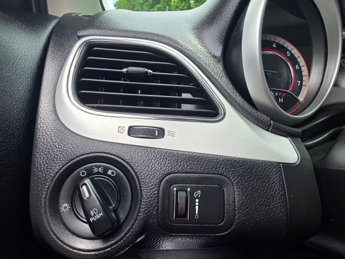 Used 2016 Dodge Journey SXT w/ Comfort/Convenience Group FWD image 14