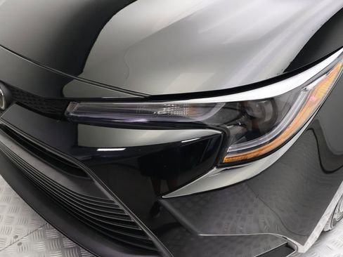 Certified 2025 Toyota Corolla LE FWD image 3