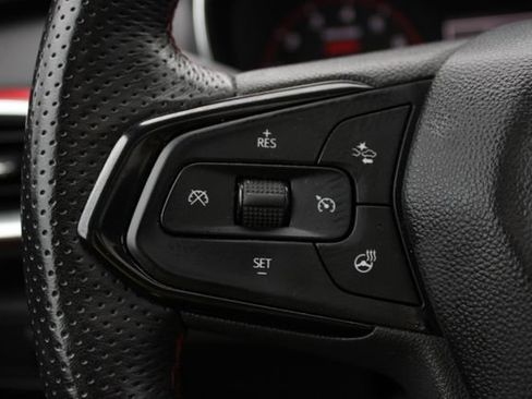 Used 2023 Chevrolet TrailBlazer RS w/ Sun and Liftgate Package FWD image 9