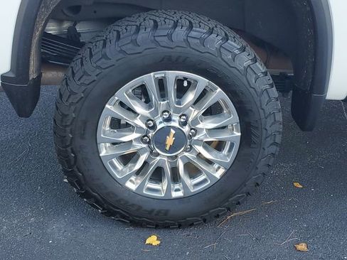 Used 2022 Chevrolet Silverado 2500 High Country w/ Safety Package II image 7