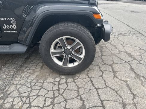 Used 2022 Jeep Wrangler Unlimited Sahara AWD/4WD image 11