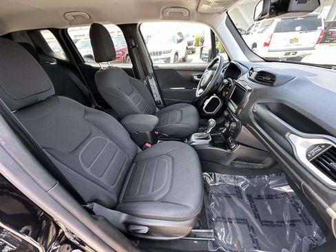 Used 2019 Jeep Renegade Latitude w/ Popular Equipment Group FWD image 23