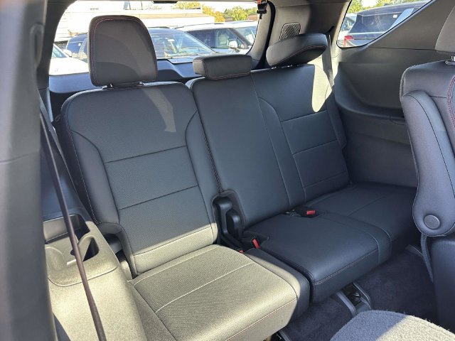 Certified 2025 Chevrolet Traverse RS w/ LPO, Floor Liner Package AWD/4WD image 21