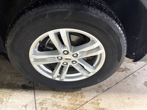 Used 2023 Ford Explorer XLT w/ Equipment Group 202A image 28