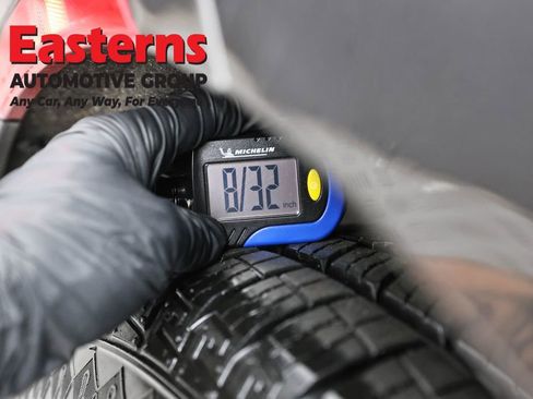 Used 2023 Chrysler Pacifica Touring-L FWD image 30