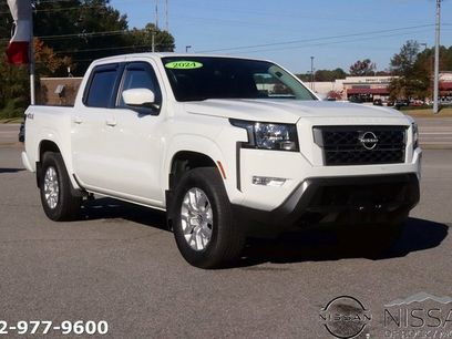 Used 2024 Nissan Frontier SV w/ SV Convenience Package