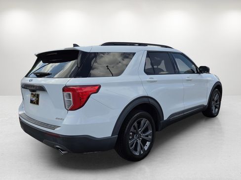 Used 2021 Ford Explorer XLT w/ Equipment Group 202A AWD/4WD image 5