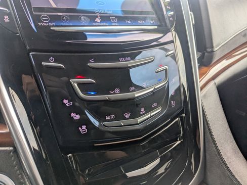 Used 2019 Cadillac Escalade Luxury AWD/4WD image 19