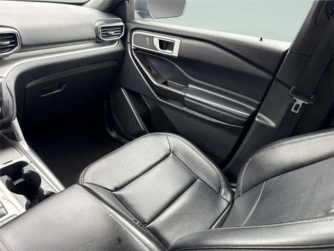 Used 2020 Ford Explorer XLT w/ Equipment Group 202A image 27