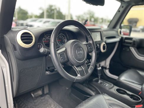 Used 2015 Jeep Wrangler Unlimited Sahara AWD/4WD image 14