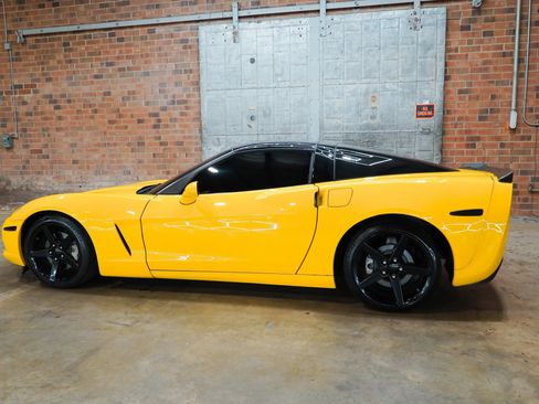 Used 2011 Chevrolet Corvette Coupe w/ Preferred Equipment Group RWD image 10