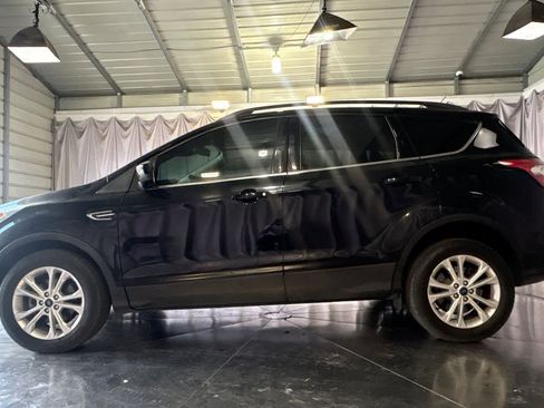 Used 2018 Ford Escape SE w/ Ford Safe & Smart Package FWD image 6
