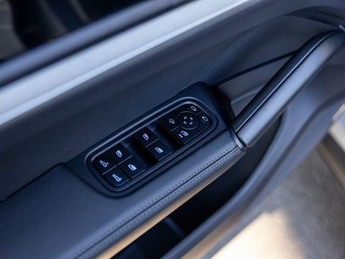 Certified 2026 Porsche Cayenne Coupe image 27