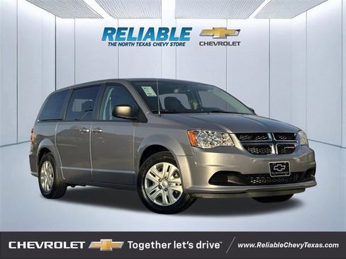 Used 2018 Dodge Grand Caravan SE w/ UConnect Hands-Free Group image 1