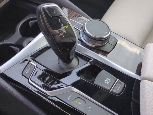 Used 2019 BMW 530e w/ Convenience Package image 26