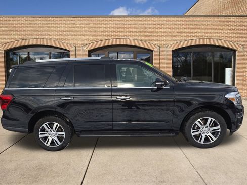 Used 2024 Ford Expedition Limited image 2