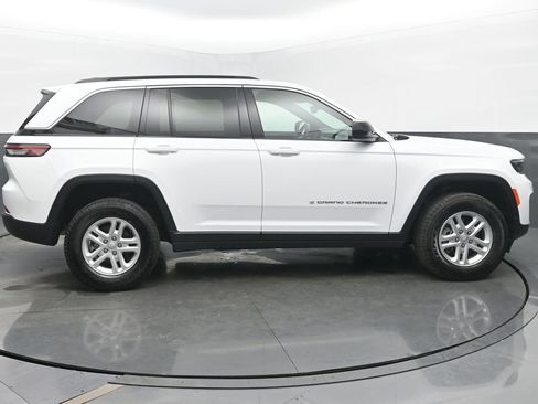 Used 2024 Jeep Grand Cherokee Laredo w/ Luxury Tech Group I AWD/4WD image 6