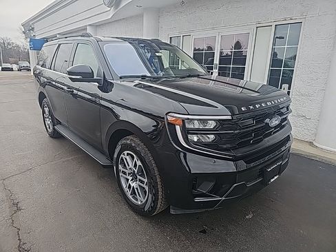 Used 2025 Ford Expedition Active image 2