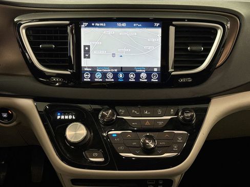 Used 2019 Chrysler Pacifica Touring Plus w/ Advanced Safetytec Group FWD image 13