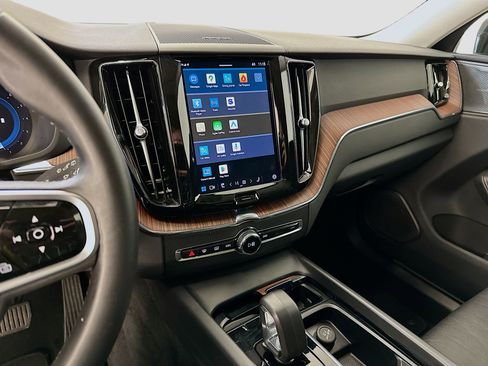 Used 2024 Volvo XC60 B5 Plus image 26