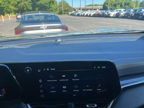 Used 2025 Chevrolet Equinox LT FWD image 17
