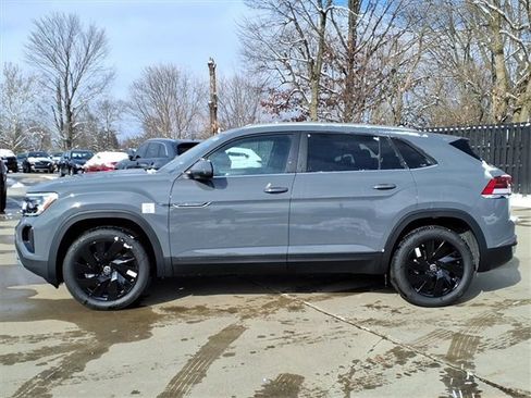 New 2026 Volkswagen Atlas Cross Sport SE image 3