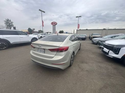 Used 2017 Hyundai Elantra SE FWD image 4