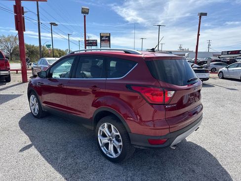 Used 2019 Ford Escape Titanium image 7