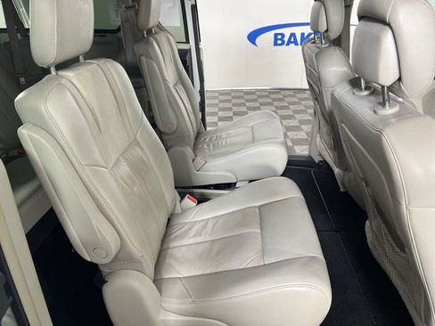 Used 2011 Chrysler Town & Country Limited image 25