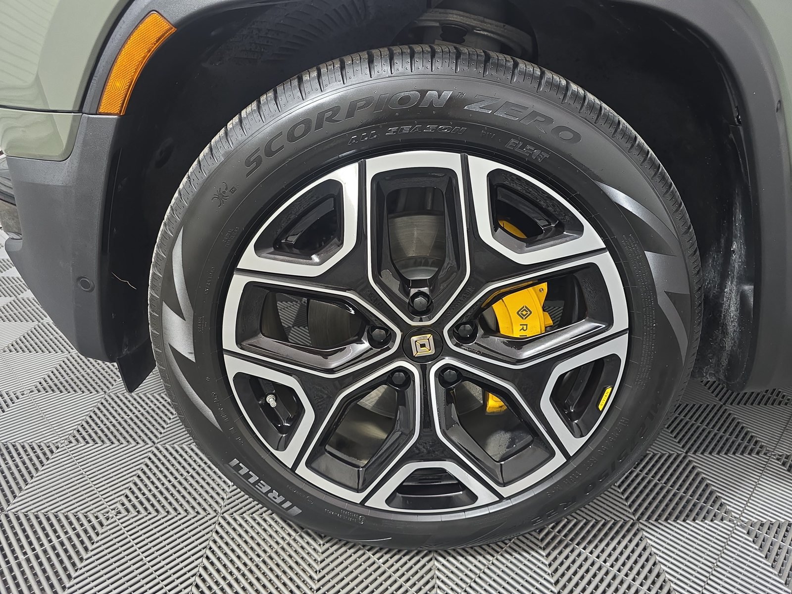 Used 2023 Rivian R1S Launch Edition Quad AWD/4WD image 9