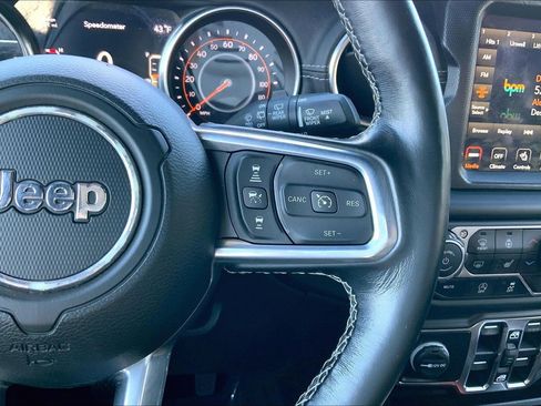 Certified 2021 Jeep Wrangler Unlimited Sahara w/ Dual Top Group image 23