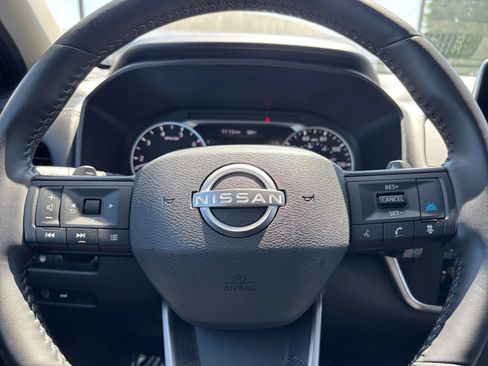 Used 2025 Nissan Rogue SV FWD image 30