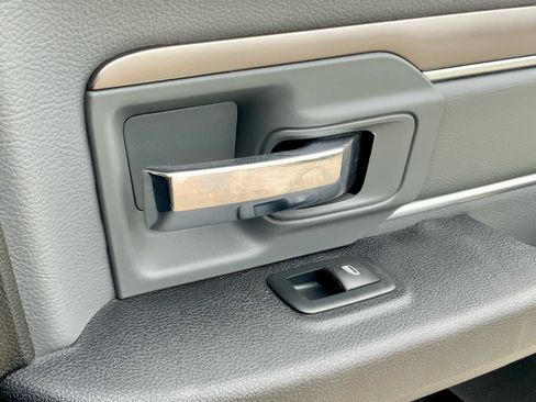 Used 2023 RAM 1500 Classic SLT AWD/4WD image 47