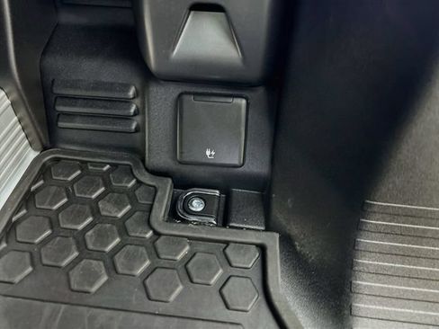 Used 2023 Land Rover Defender 90 X AWD/4WD image 25
