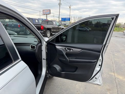 Used 2016 Nissan Rogue S image 34