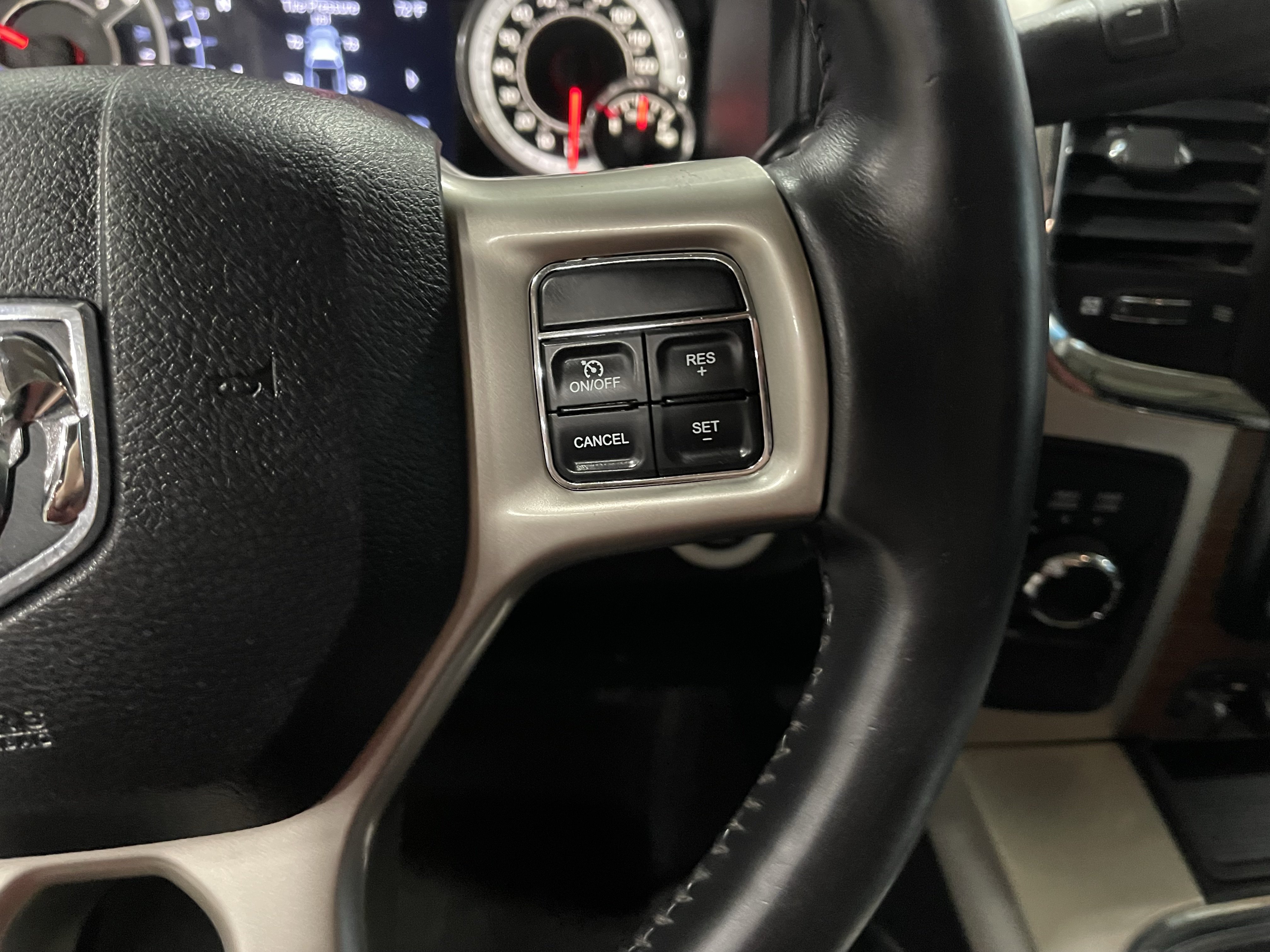 Used 2016 RAM 3500 Laramie w/ Convenience Group AWD/4WD image 23