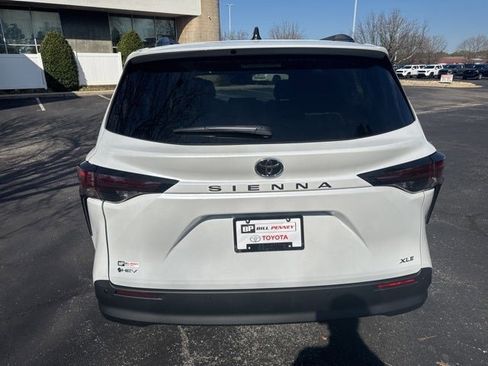 New 2026 Toyota Sienna XLE image 4